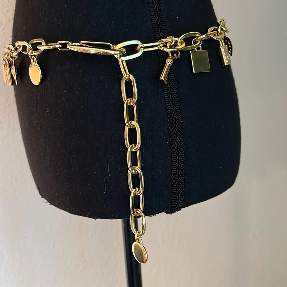 ESCADA Women’s Gold Tone Chain Link Charm Belt Made in Spain VINTAGE RARE FIND!! - Picture 6 of 15